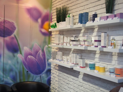 W Dotyk Natury Day Spa oferujemy wyłącznie sprawdzone kosmetyki od zaufanych producentów - na tych produktach wykonujemy również zabiegi. Dajemy gwarancję najwyższej jakości kosmetyków, które sprzedajemy! Prowadzimy także sprzedaż wysyłkową kosmetyków profesjonalnych do pielęgnacji domowej.